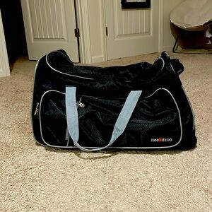 Duffel bag/clothes rack for kid dancers